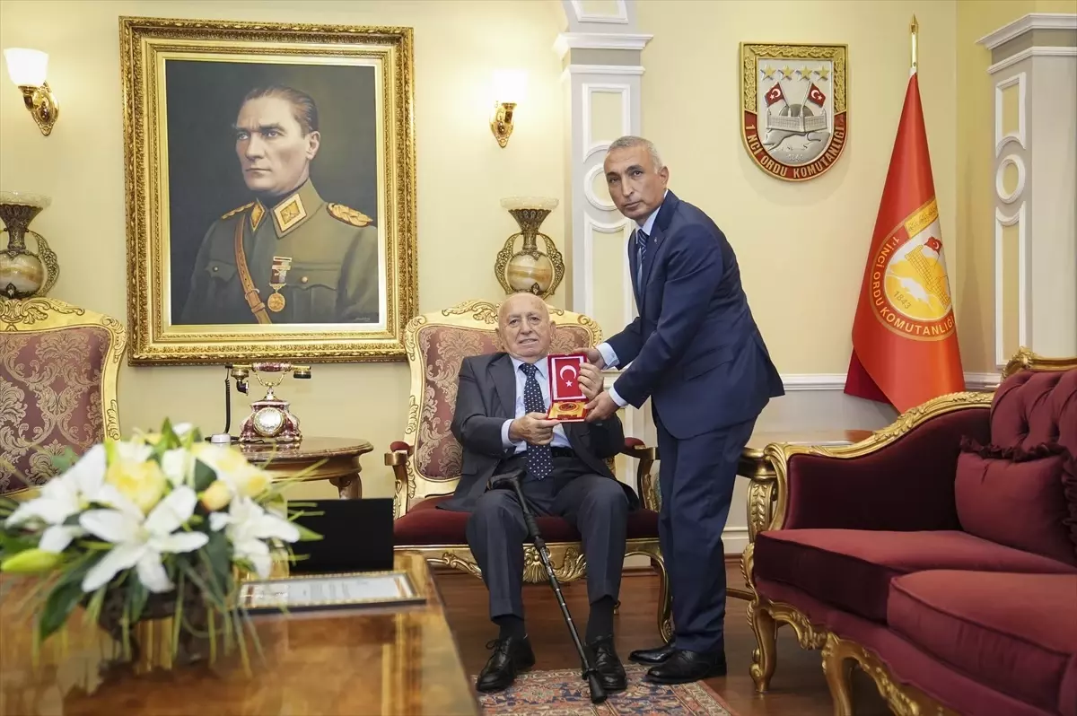 İş insanı İsmet Acar, TSK Dayanışma Vakfına 12 daire bağışladı