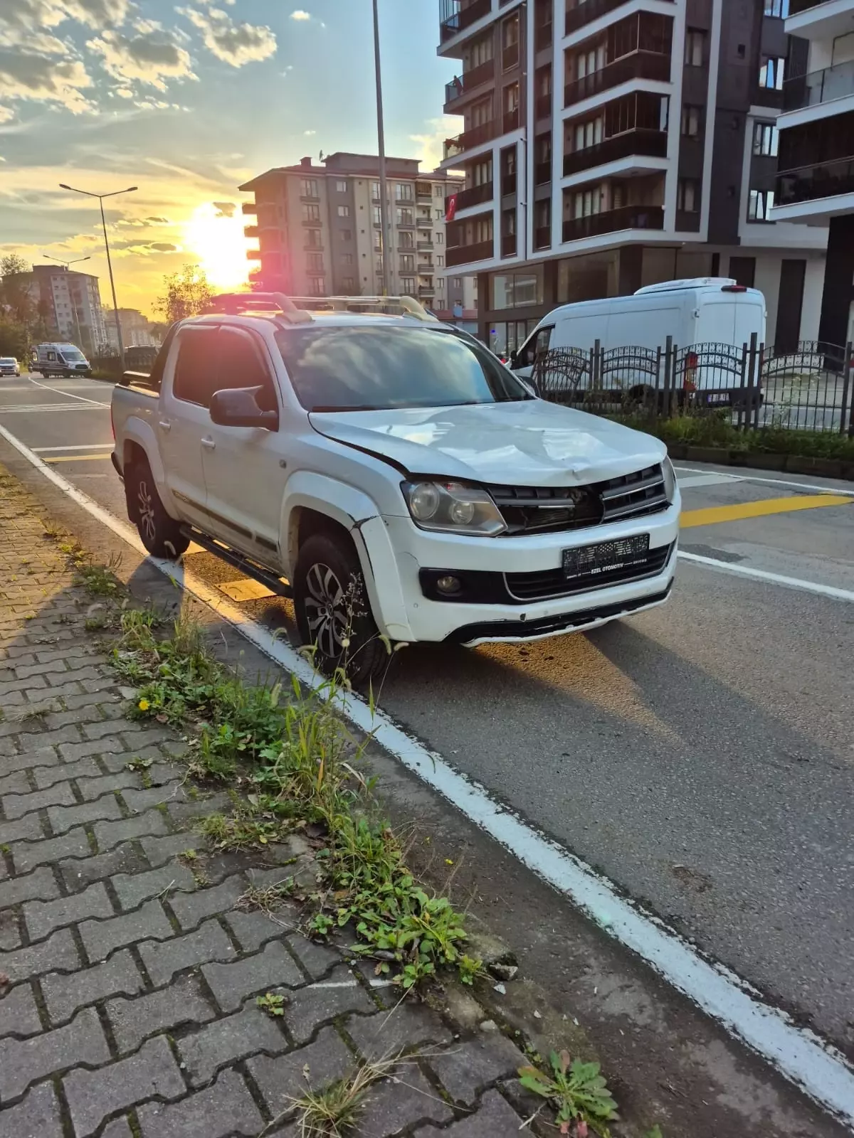 Rize\'de sağlık personeline kamyonet çarptı: Ağır yaralı