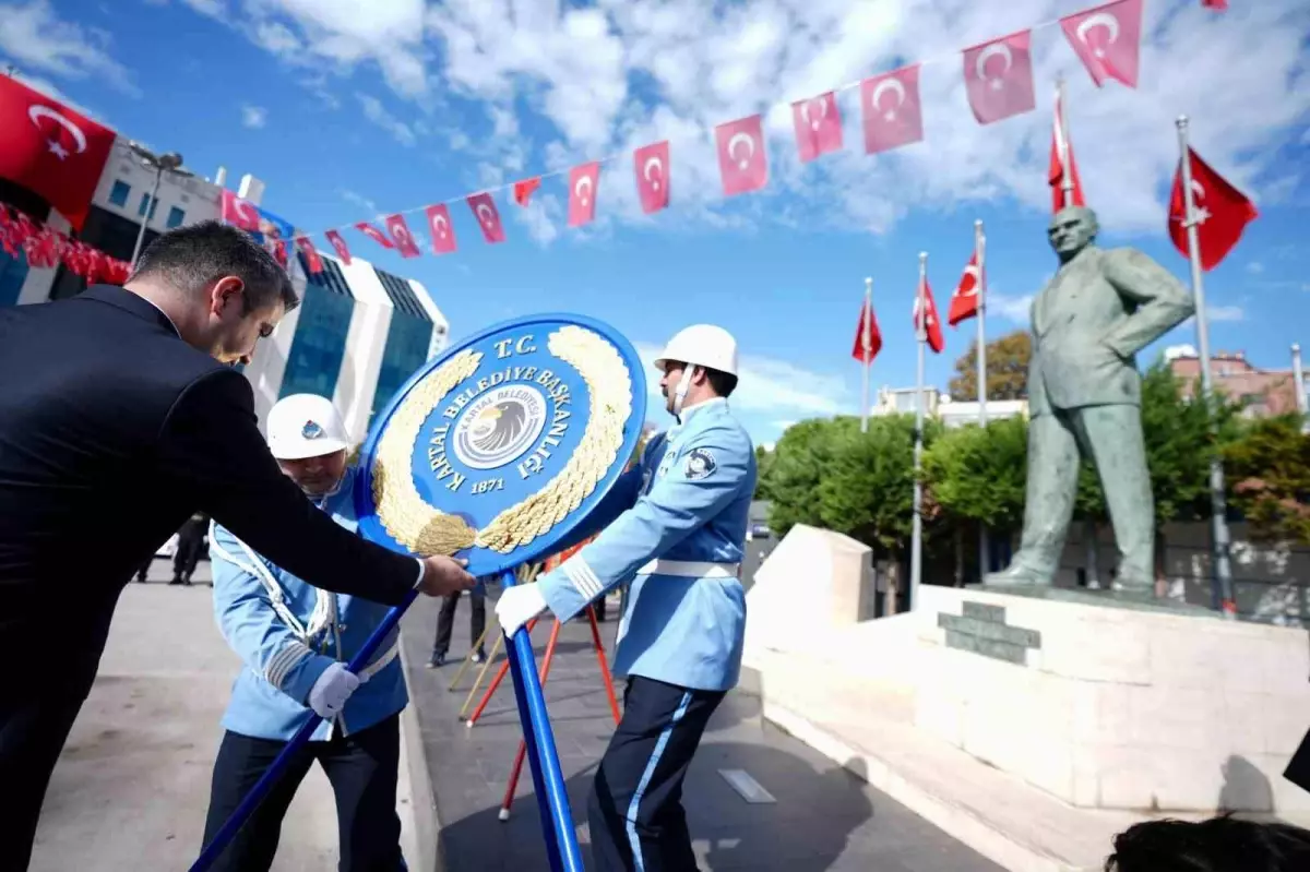 Kartal\'da 29 Ekim coşkusu Atatürk Anıtı\'nda başladı