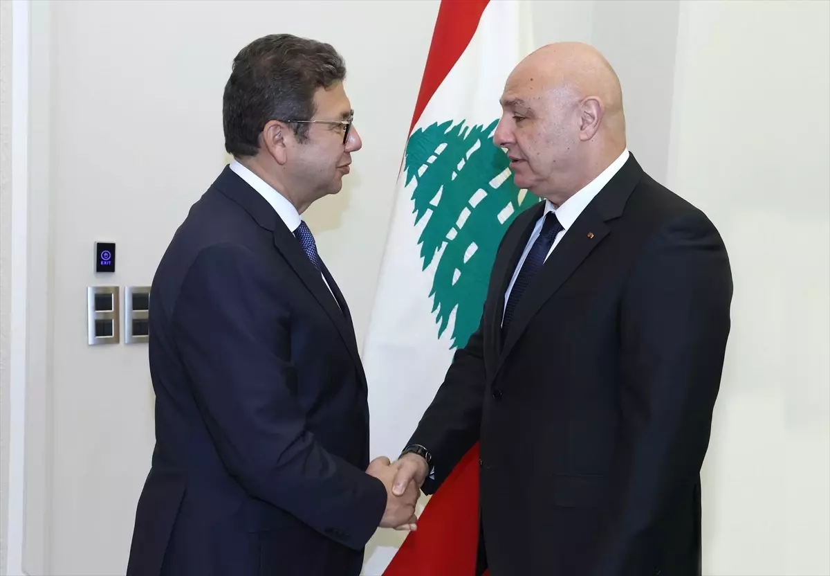 Lübnan Cumhurbaşkanı Avn, Mısır İstihbarat Başkanı ile Görüştü