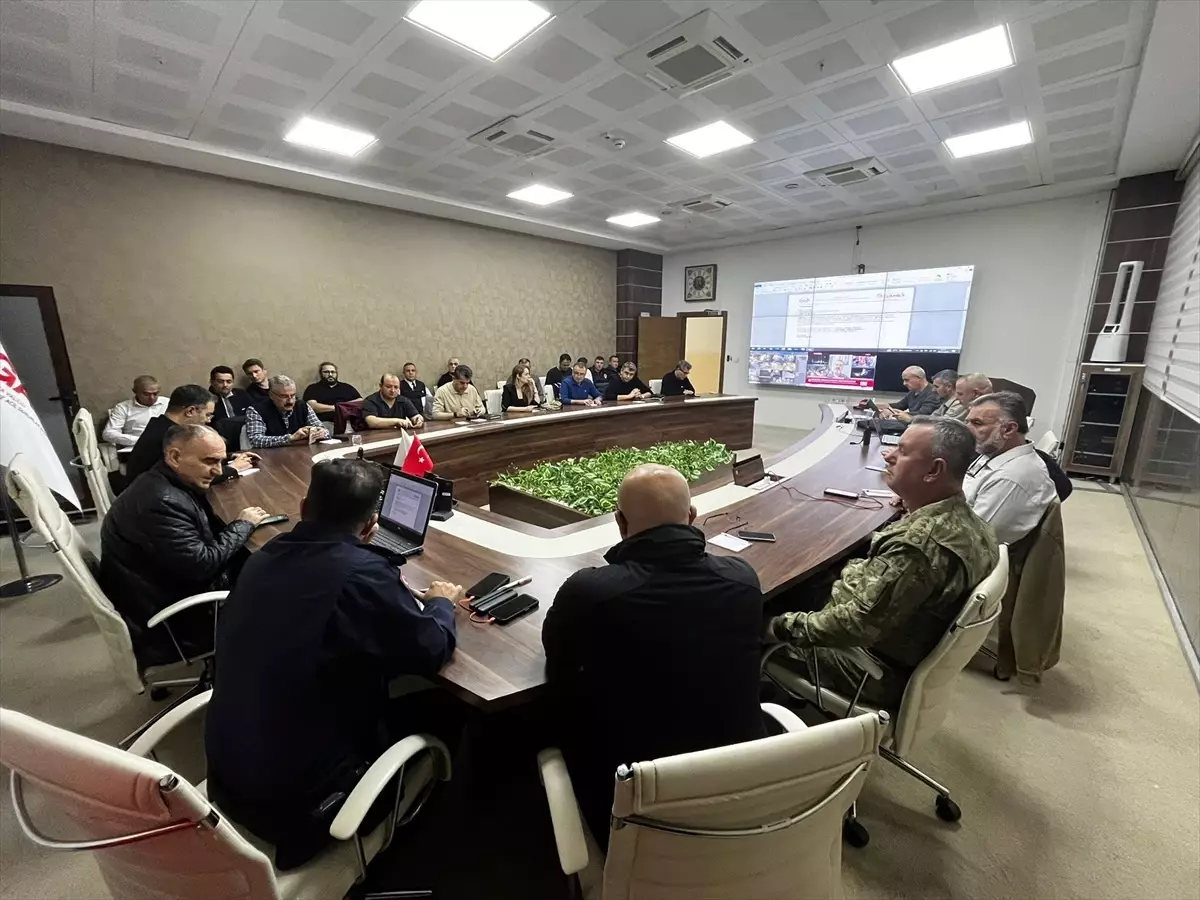 Manisa\'da 6,1 Büyüklüğünde Deprem