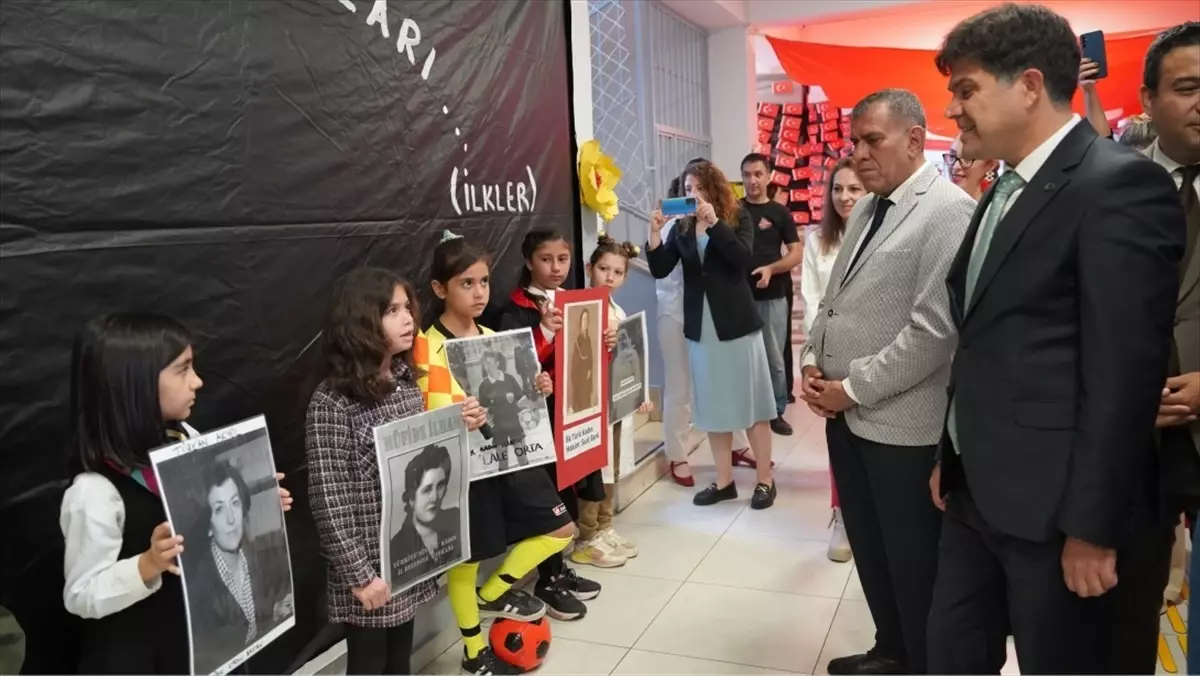 Mersin\'de \'Cumhuriyet Yolunda\' Sergisi Açıldı