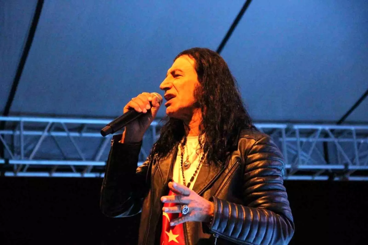 Murat Kekilli Çorumlu hayranlarını coşturdu