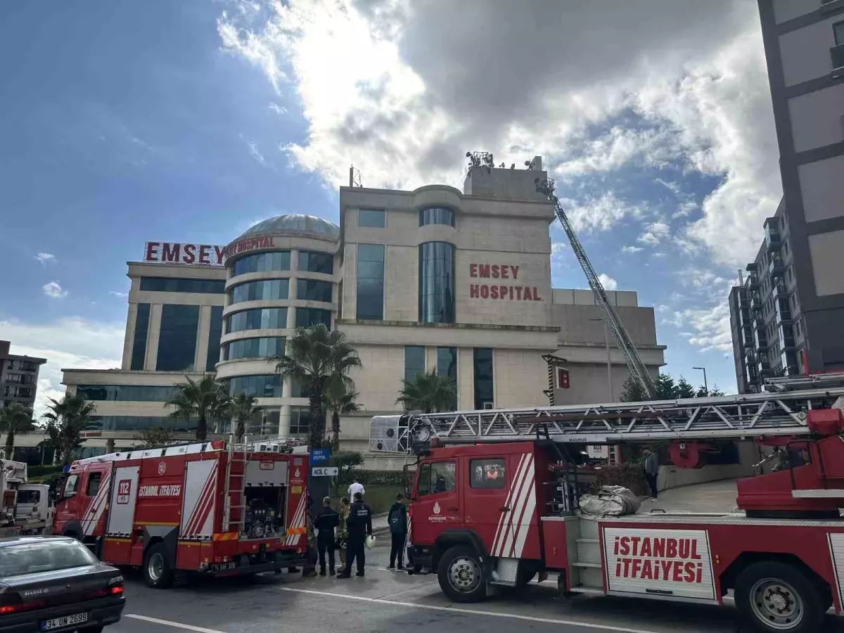 Pendik\'te Hastane Çatısında Yangın