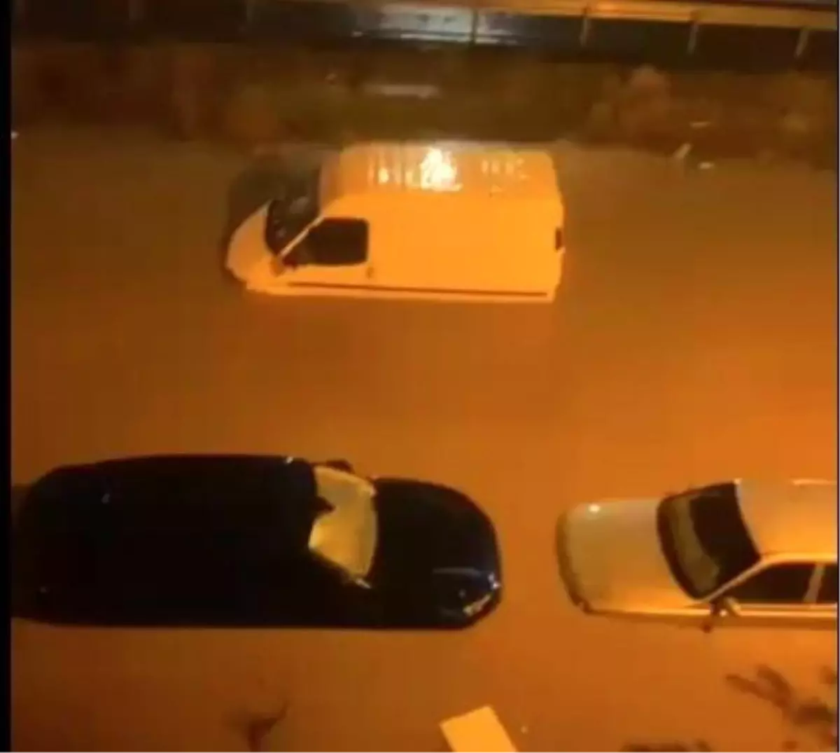 Bergama\'da Kuvvetli Sağanak Sele Neden Oldu