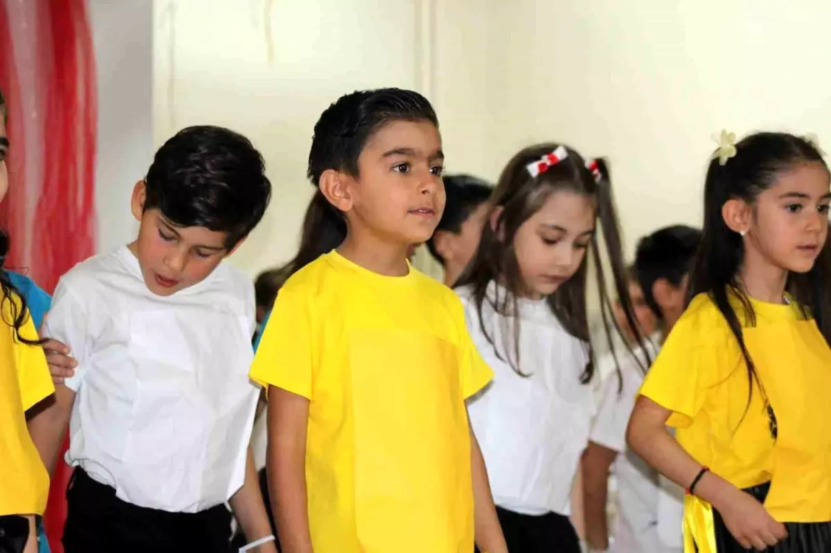 Sarıkamış\'ta Minik Öğrenciler Cumhuriyet Bayramı\'nı Kutladı