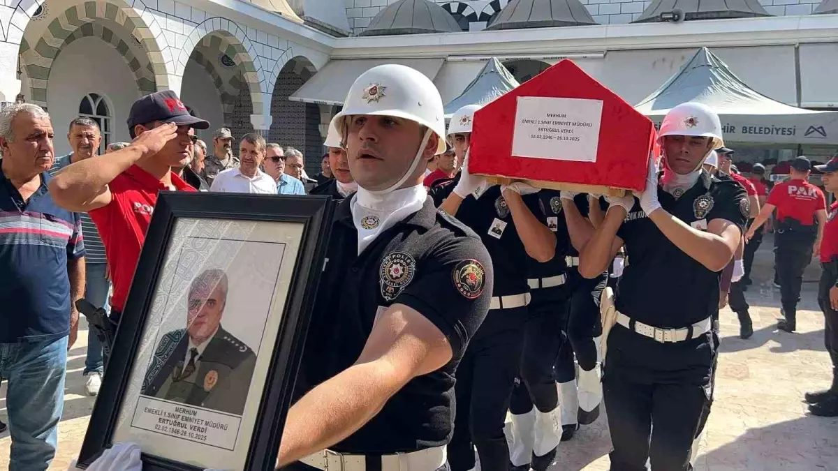 Şehit Emniyet Müdürü Altuğ Verdi\'nin babası Mersin\'de toprağa verildi