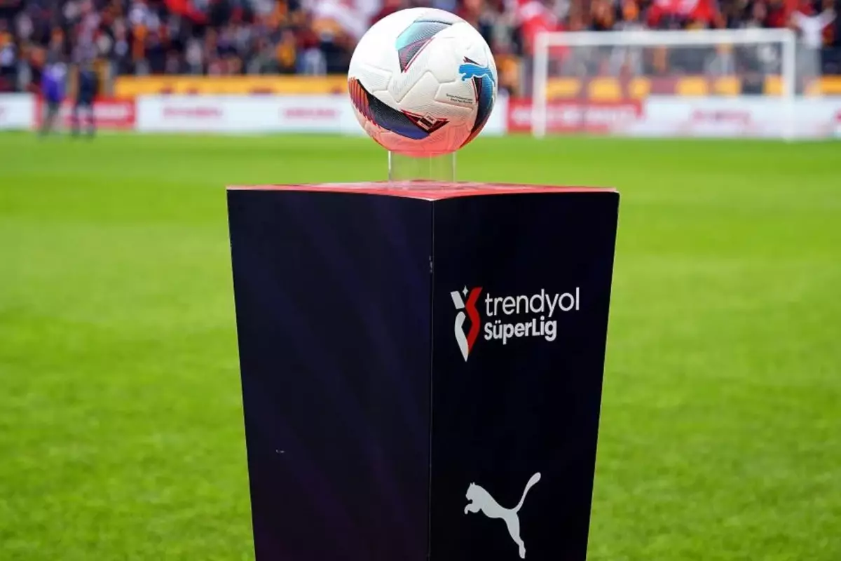 Süper Lig\'de flaş ayrılık! Takımı geçen sene şampiyon yapan hocayla yollar ayrıldı