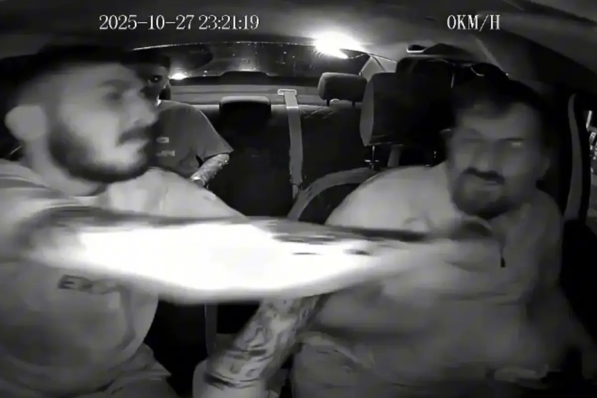 Taksi şoförüne defalarca vurup küfürler savurdu