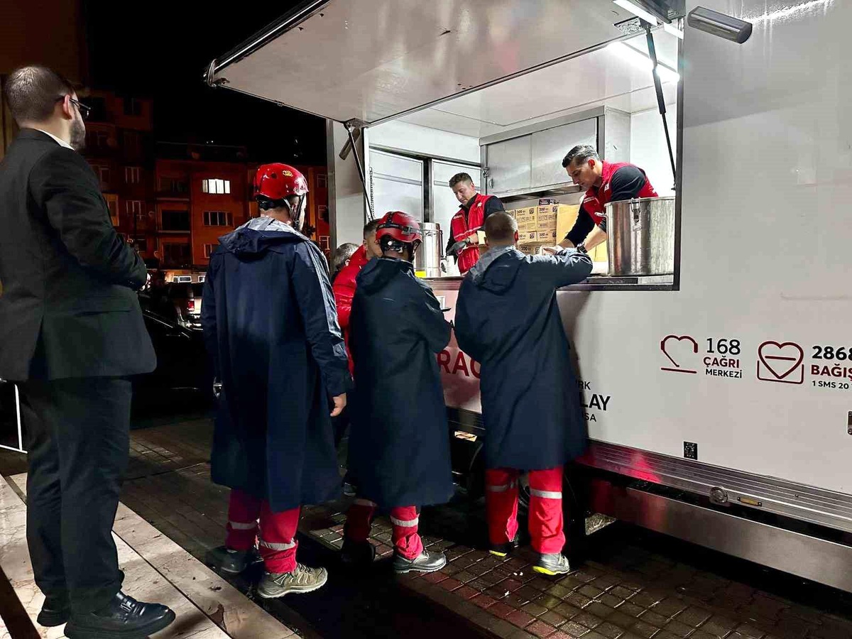 Türk Kızılay Sındırgı\'ya Destek Gönderdi