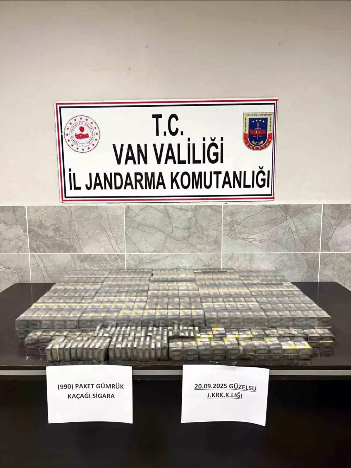 Gürpınar\'da 990 Paket Kaçak Sigara Ele Geçirildi