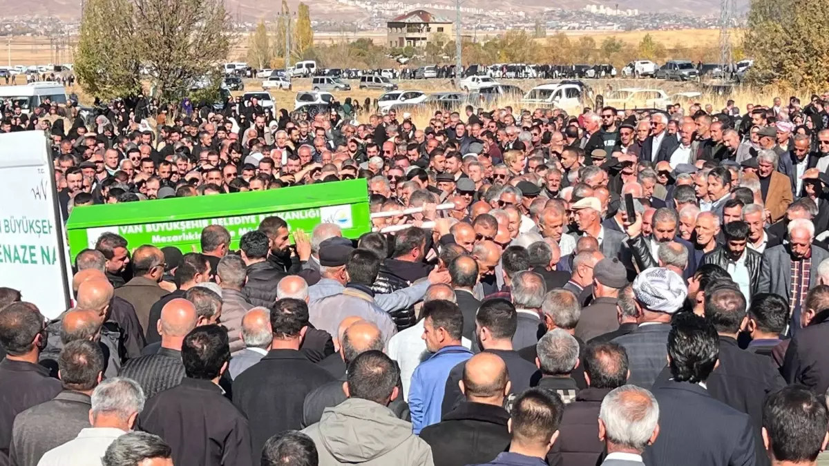 Van\'da Üç Kişi Trafik Kazasında Hayatını Kaybetti