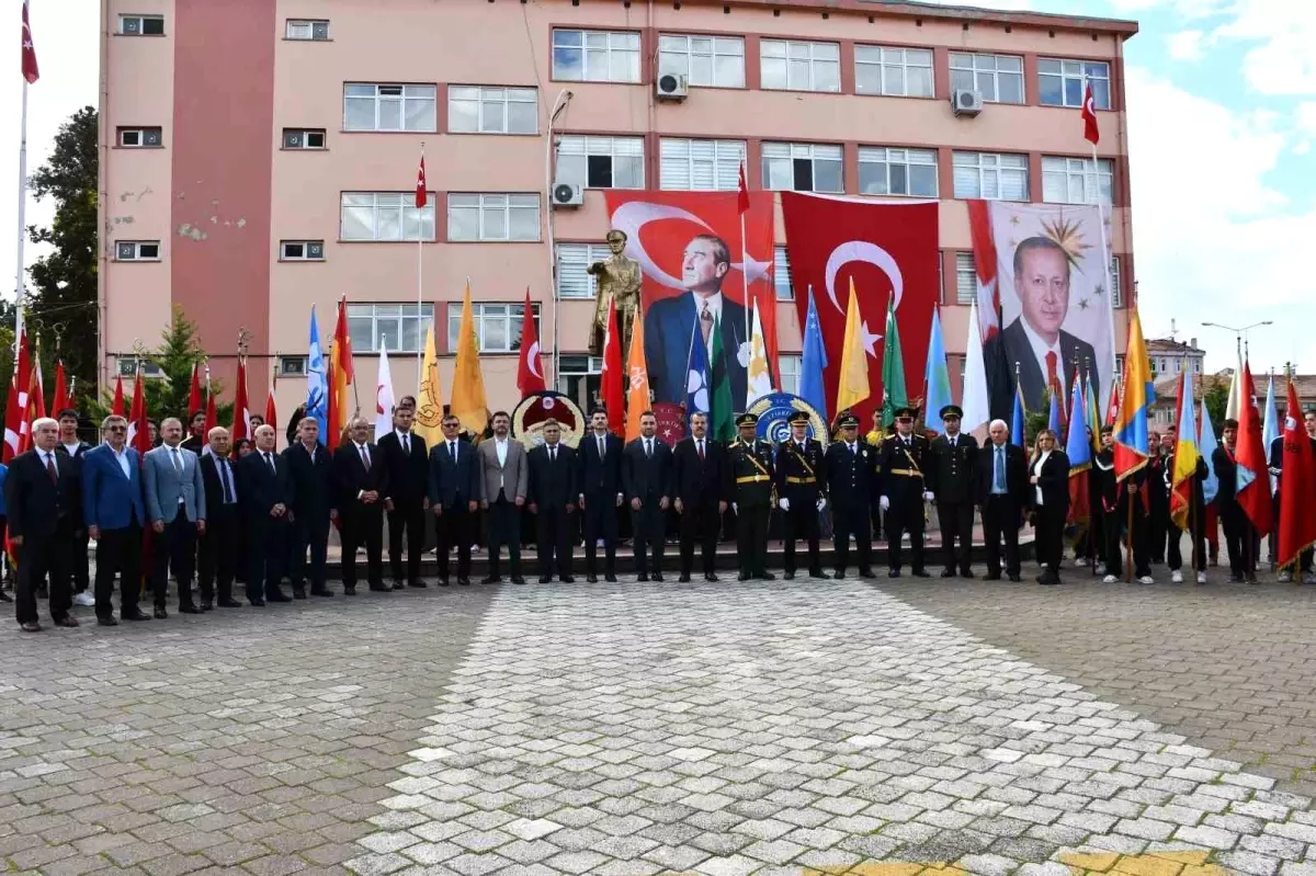 Cumhuriyet\'in 102. Yılı Vezirköprü\'de Coşkuyla Kutlandı