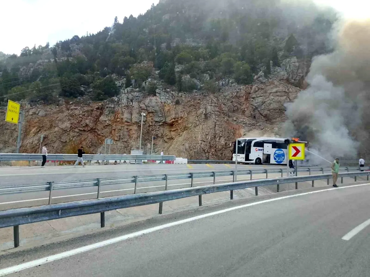 Seydişehir\'de Otobüs Yangını