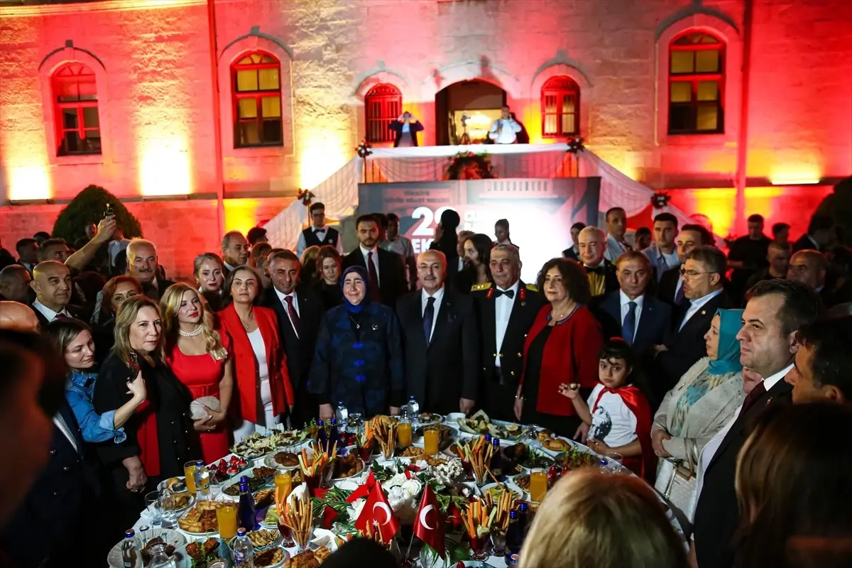 Cumhuriyet Bayramı Resepsiyonu Adana\'da Kutlandı