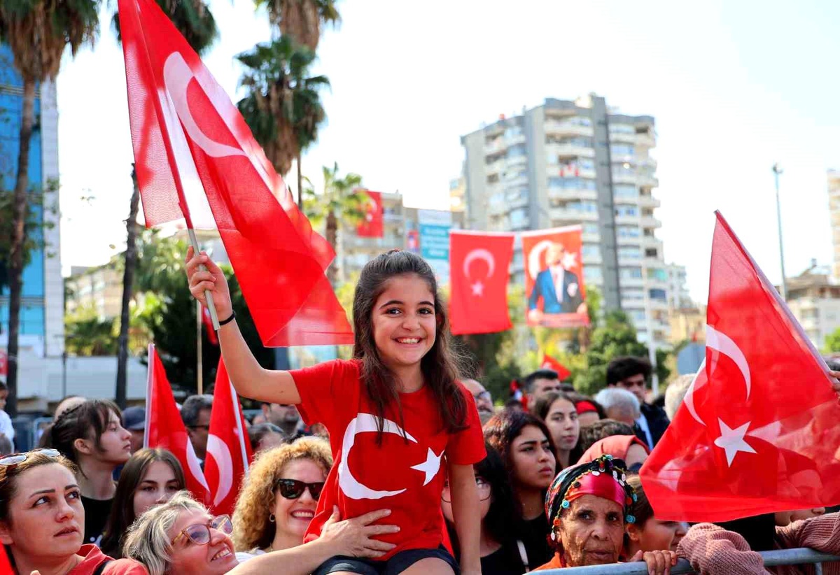 Adana\'da Cumhuriyet\'in 102. yılı coşkuyla kutlandı