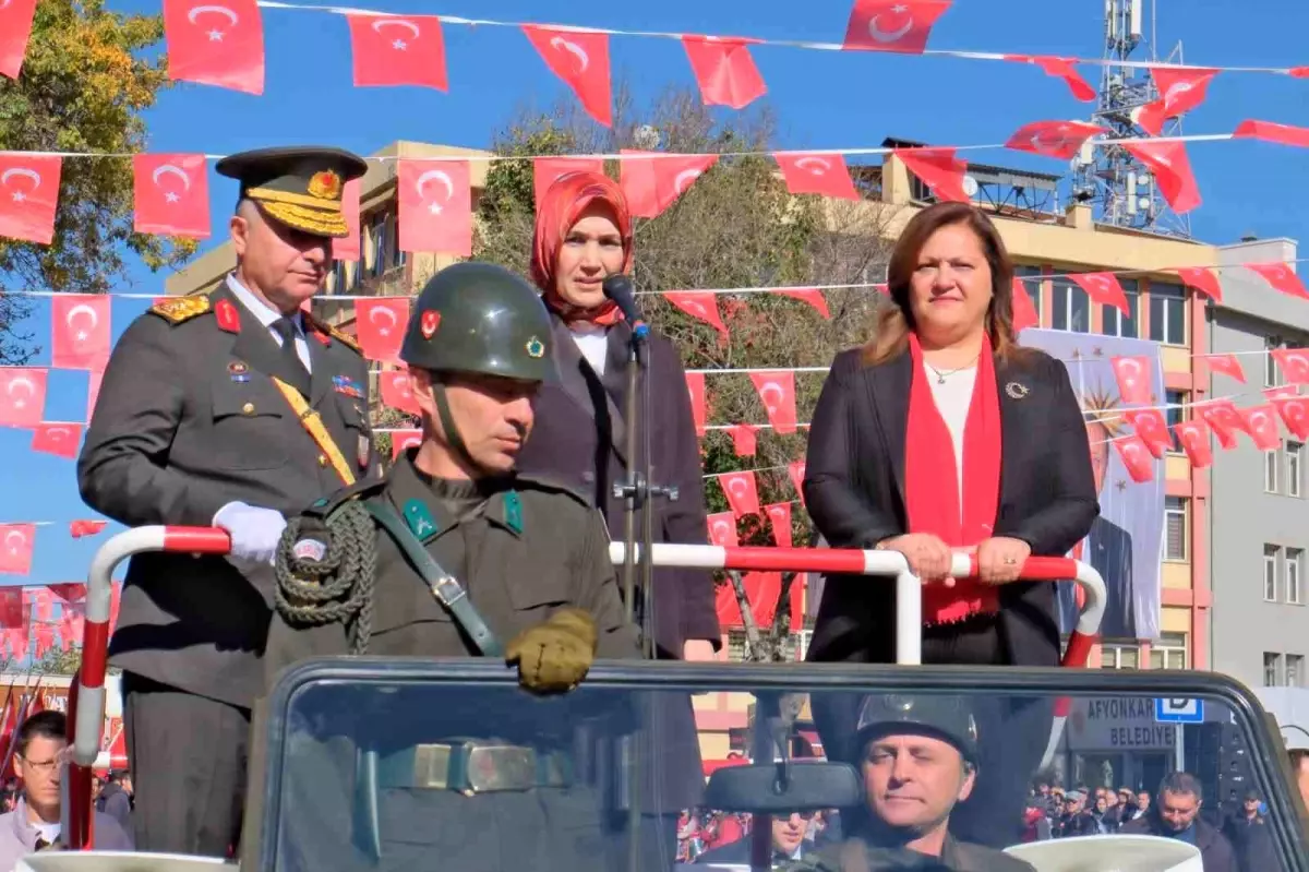 Afyonkarahisar\'da Coşku Dolu Cumhuriyet Bayramı Kutlamaları