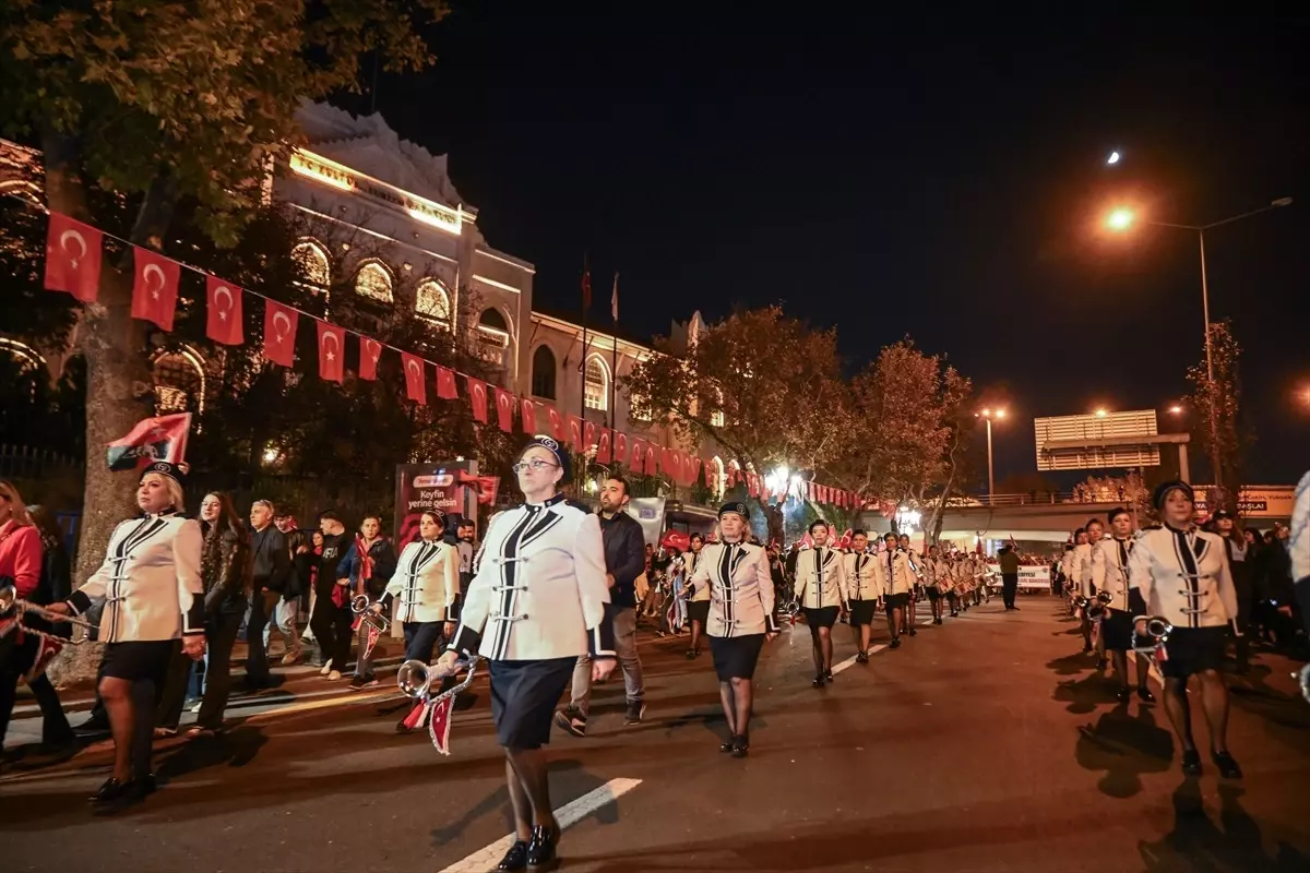 Ankara\'da Cumhuriyet Bayramı Fener Alayı