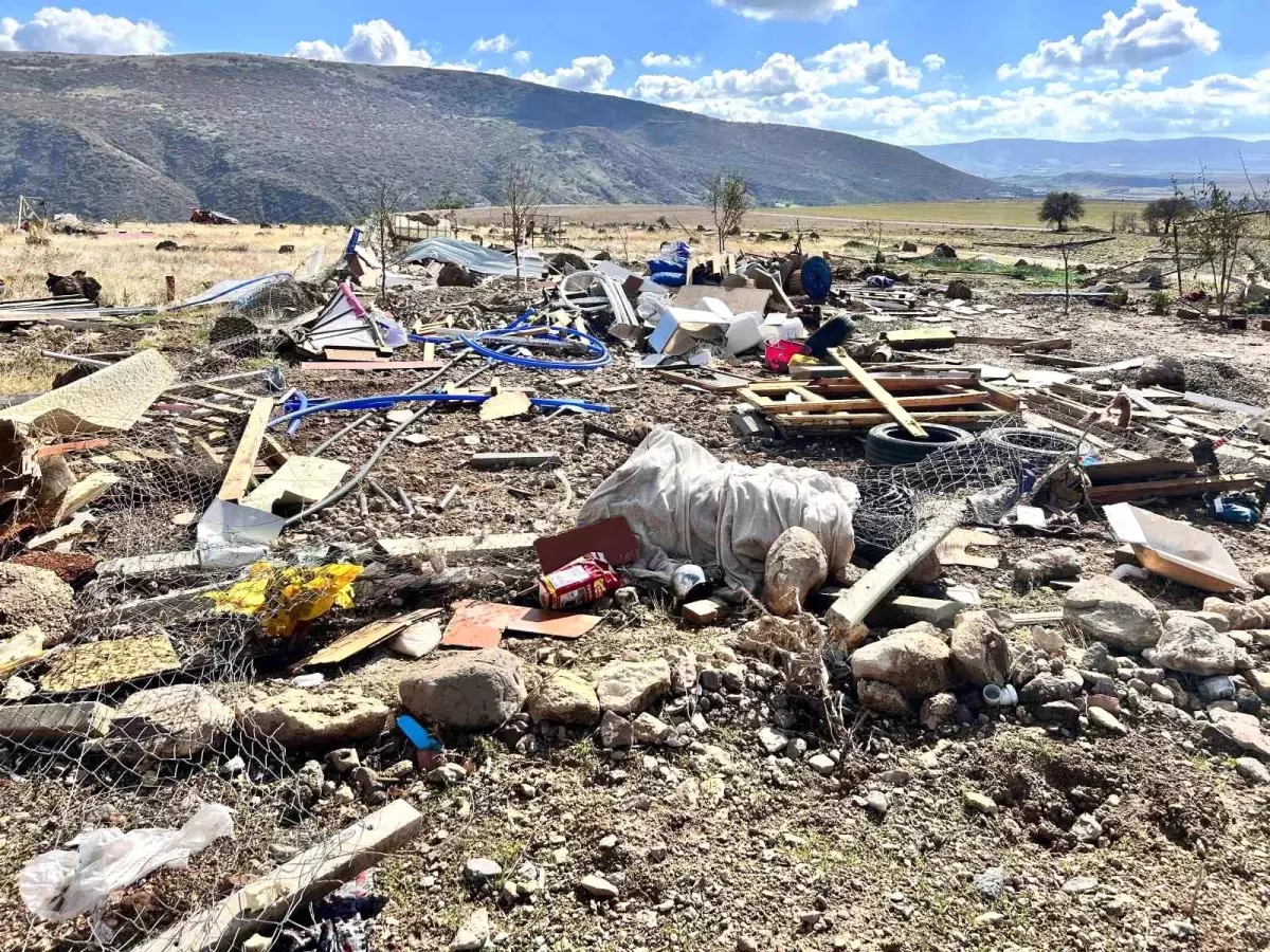 Ayaş\'ta Fırtına: 1 Ölü, Hasar Tespiti Devam Ediyor