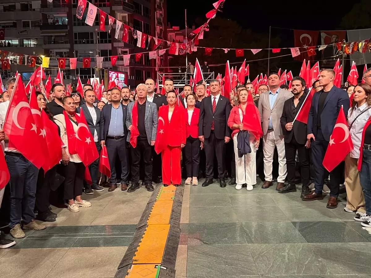 Antalya\'da 29 Ekim Cumhuriyet Bayramı dolayısıyla fener alayı düzenlendi