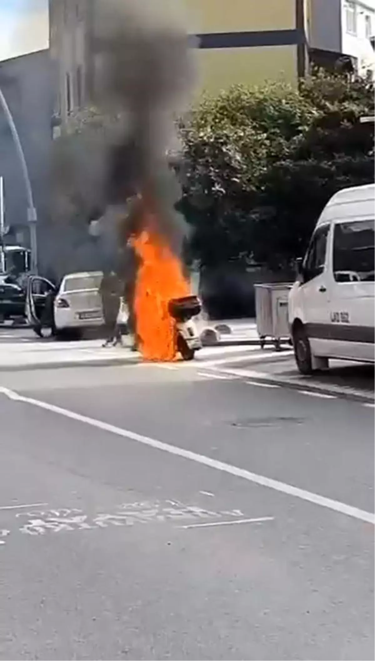 Arnavutköy\'de Motosiklet Yangını