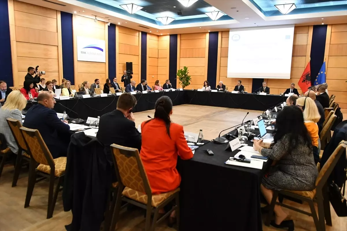 Arnavutluk-AB Toplantısı Tiran\'da Başladı