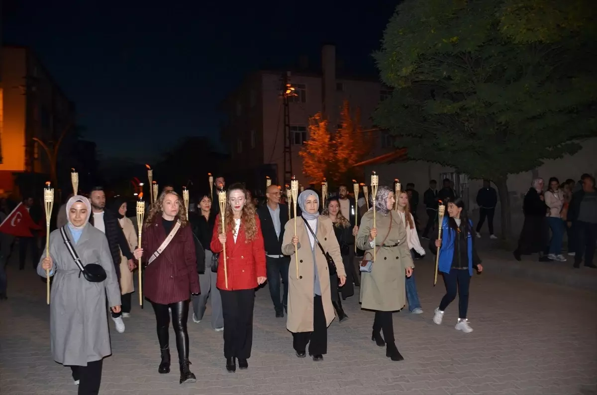 Bulanık\'ta Fener Alayı Coşkusu