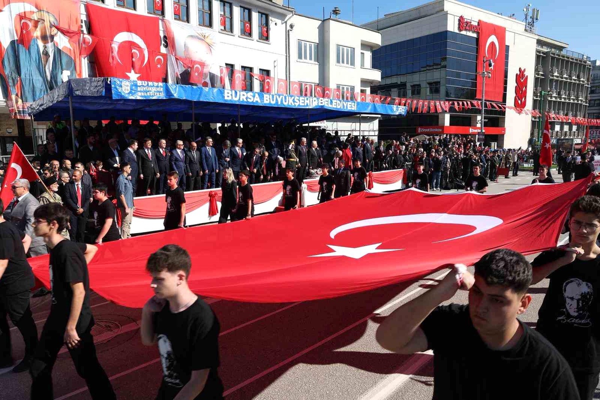 Bursa\'da Cumhuriyet Bayramı Coşkuyla Kutlandı