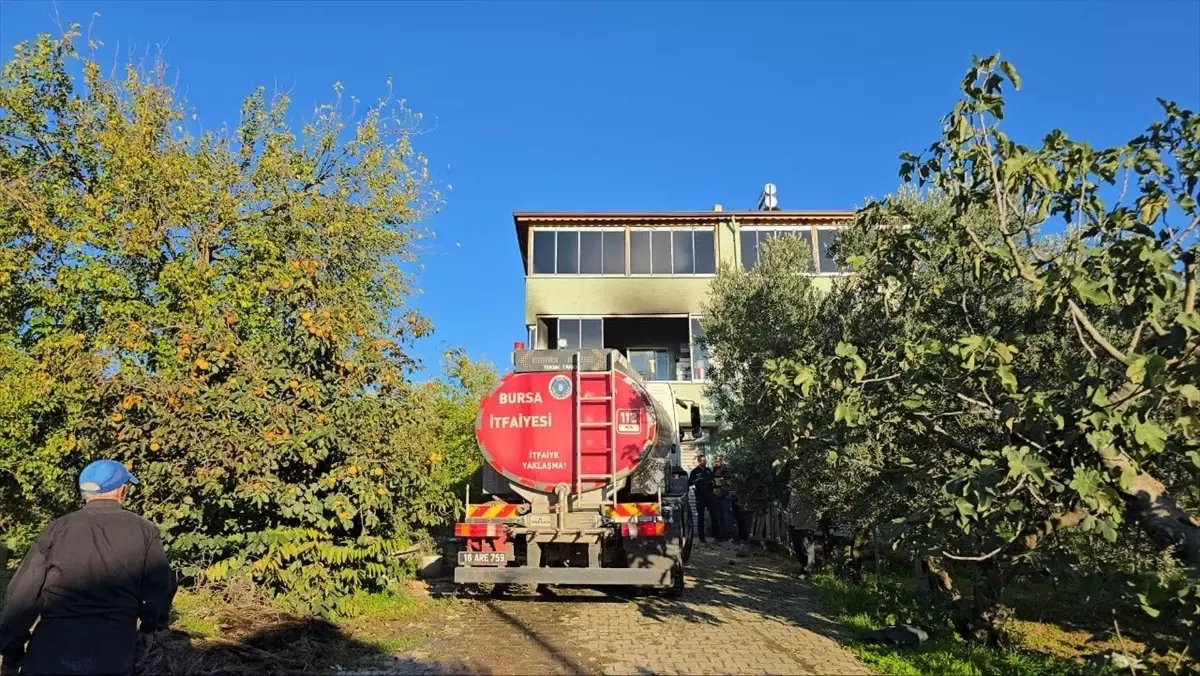 Mudanya\'da Yangın: Yaşlı Çift Hastaneye Kaldırıldı