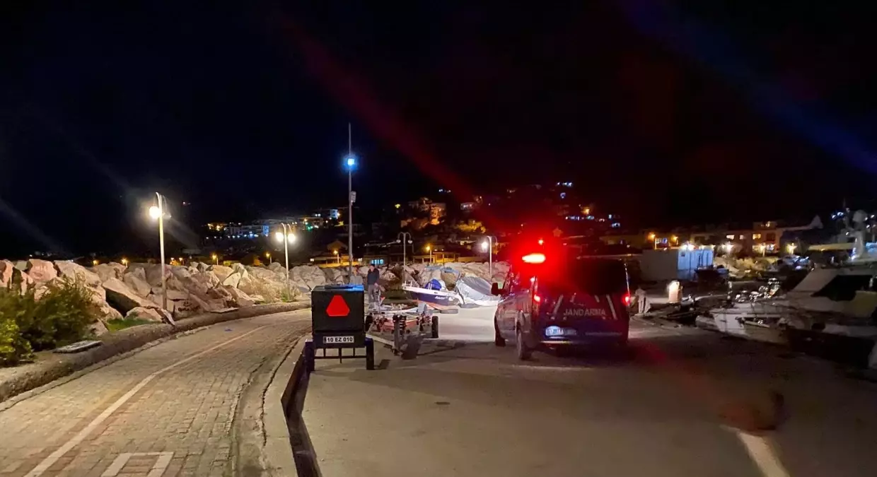 Çanakkale\'de Kayalıklarda Cansız Bedene Rastlandı