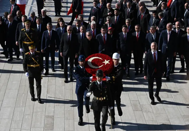 Cumhurbaşkanı Erdoğan, Anıtkabir'de! İşte Özel Defter'e yazdığı not Cumhurbaşkanı Erdoğan, Anıtkabir'de! İşte Özel Defter'e yazdığı not
