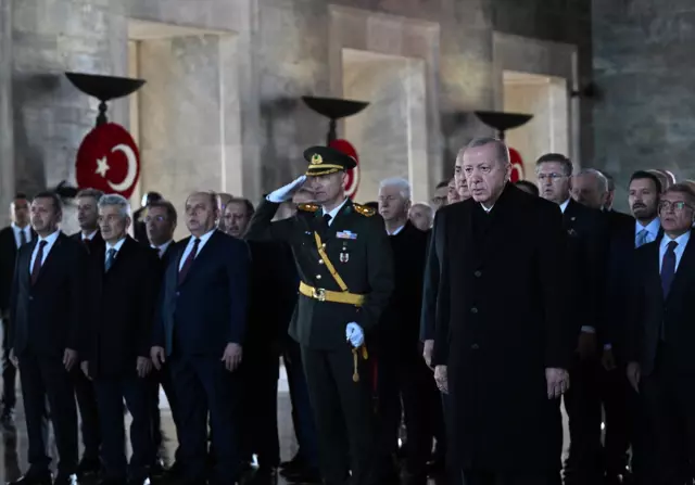 Cumhurbaşkanı Erdoğan, Anıtkabir'de! İşte Özel Defter'e yazdığı not Cumhurbaşkanı Erdoğan, Anıtkabir'de! İşte Özel Defter'e yazdığı not