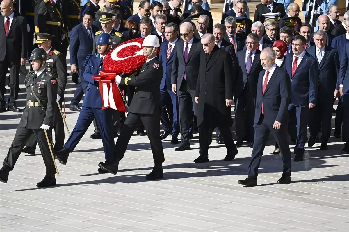 Cumhurbaşkanı Erdoğan başkanlığındaki devlet erkanı Anıtkabir\'i ziyaret etti