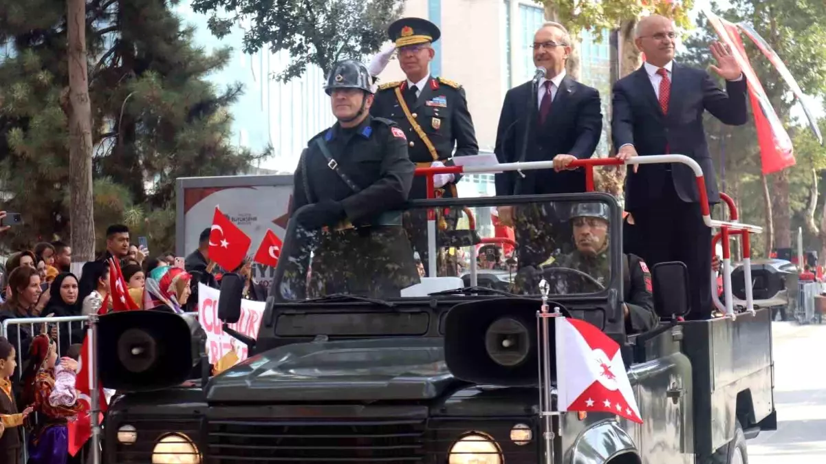 Cumhuriyetin 102.yılı Malatya\'da törenle kutlandı