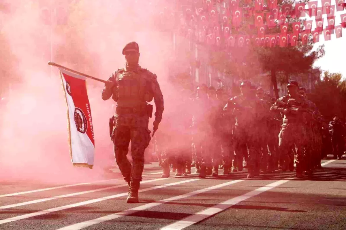 Diyarbakır\'da cumhuriyet kutlaması