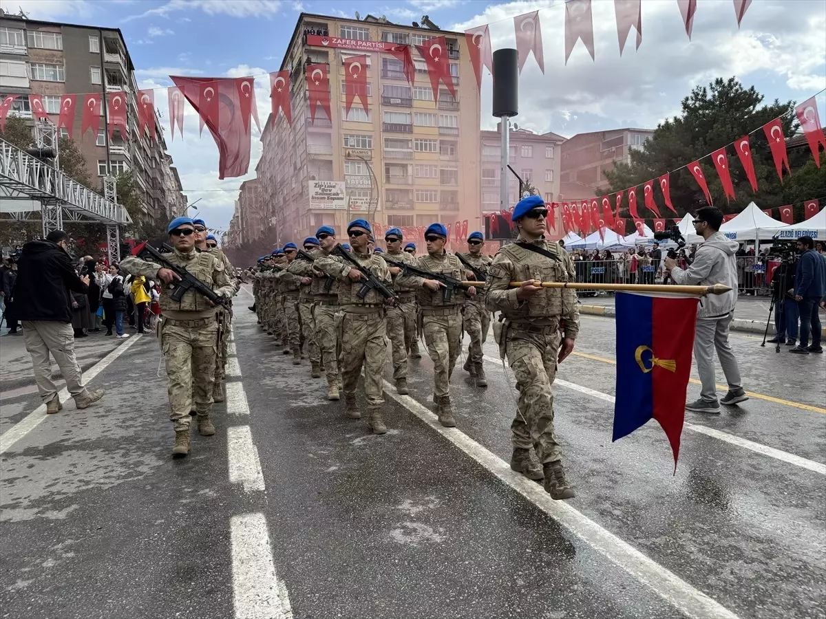 Diyarbakır, Elazığ, Şırnak ve Bingöl\'de 29 Ekim Cumhuriyet Bayramı törenlerle kutlandı