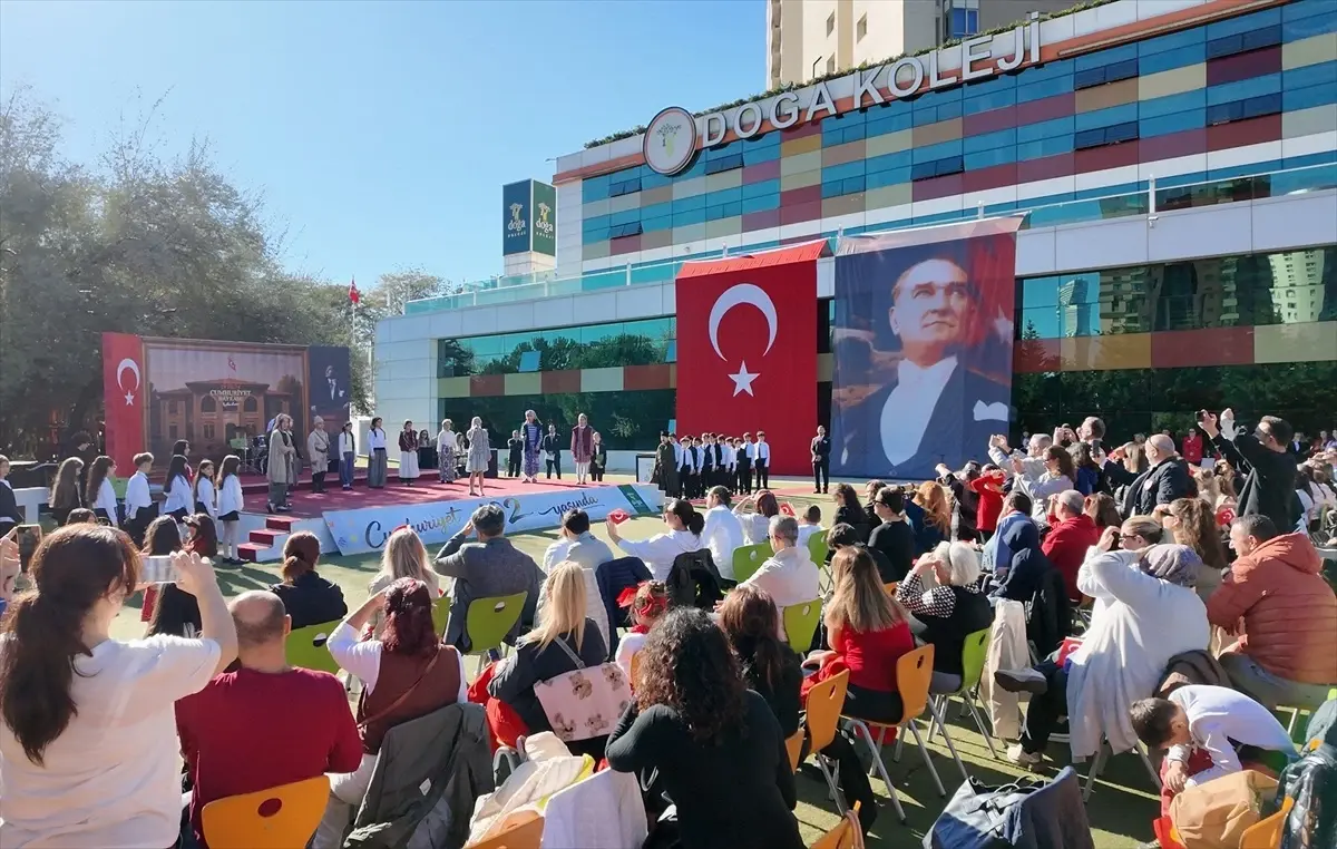 Doğa Koleji\'nden Cumhuriyet Kutlaması