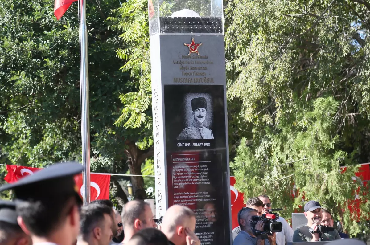 Mustafa Ertuğrul Aker\'in Anıt Mezarı Açıldı