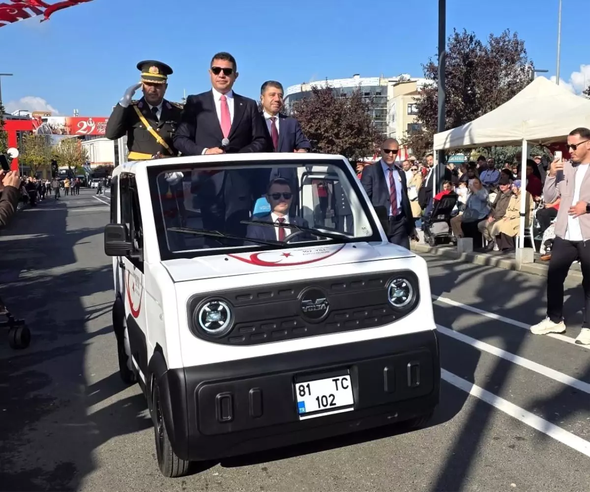 Düzce\'de Cumhuriyet Bayramı Elektrikli Araçla Kutlandı