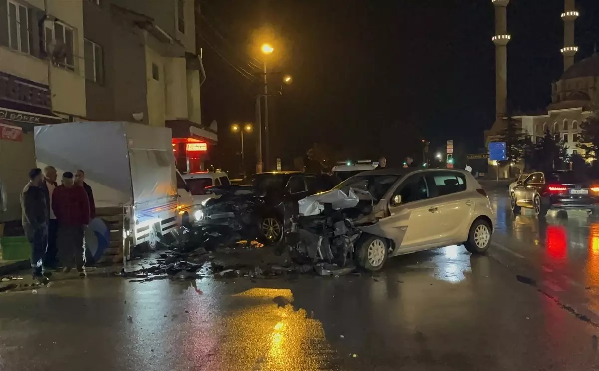 Eskişehir\'de Zincirleme Kaza: Sürücü Kaçtı