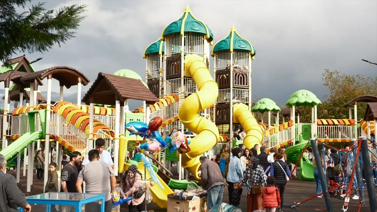 Espiye\'de Modern Cumhuriyet Parkı Açıldı