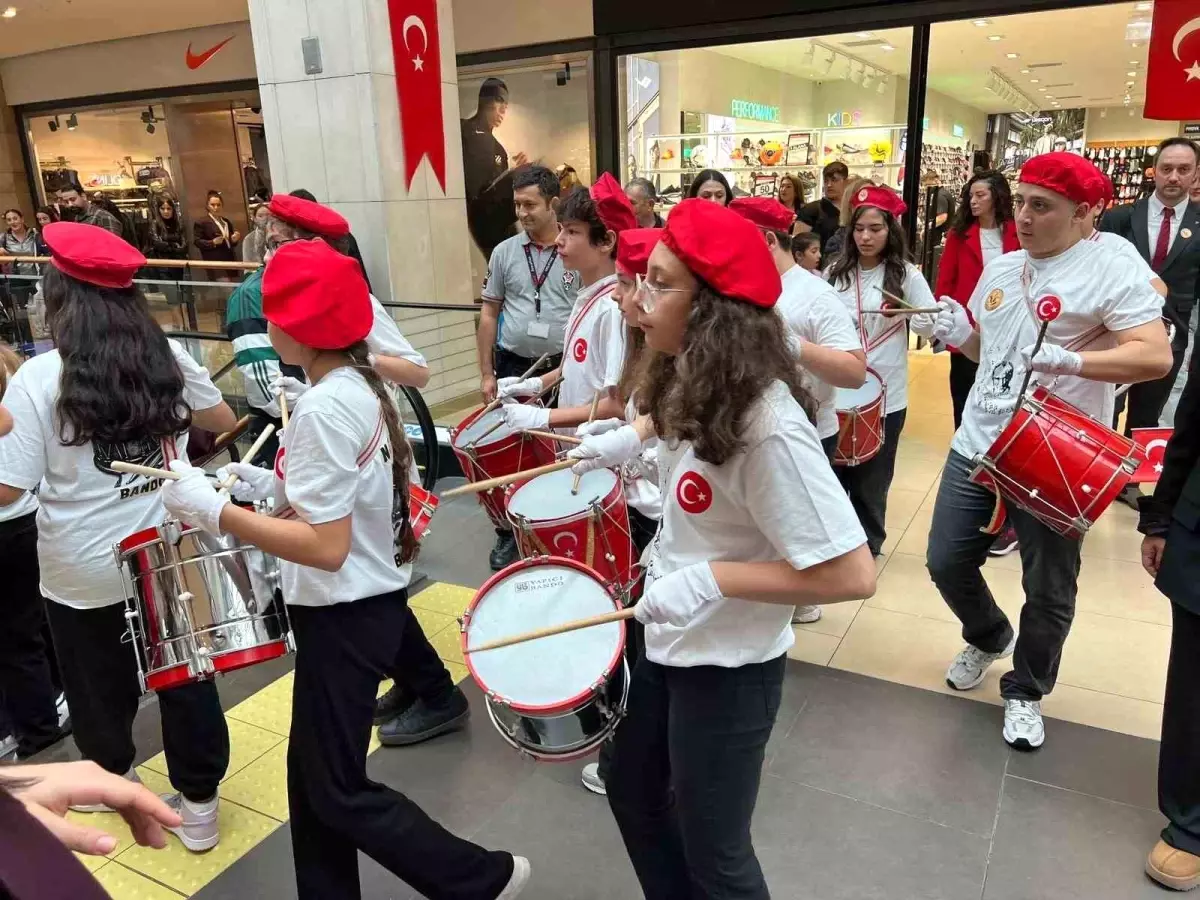 Cumhuriyet Bayramı Coşkusu Forum Trabzon\'da Yaşandı