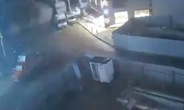 Gebze'de 7 katlı binanın çökme anı güvenlik kamerasında Gebze'de 7 katlı binanın çökme anı güvenlik kamerasında