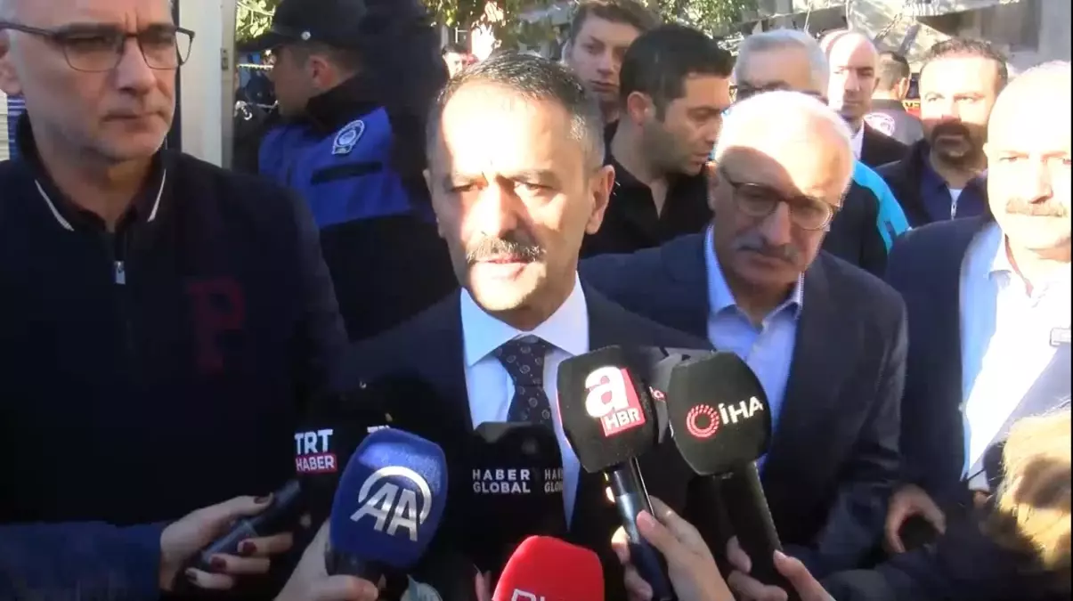 Gebze\'de 7 Katlı Bina Çöktü