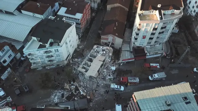 Gebze'de yıkılan binada 1 kişinin cansız bedenine ulaşıldı Gebze'de yıkılan binada 1 kişinin cansız bedenine ulaşıldı