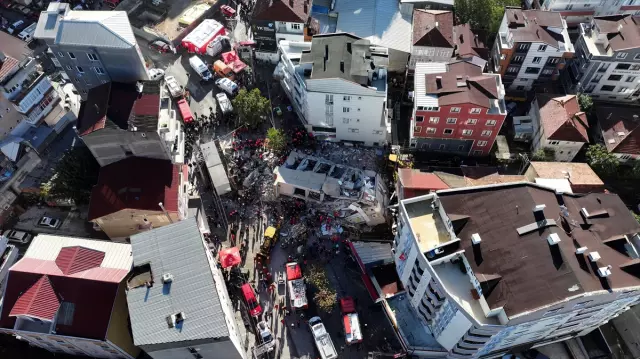 Gebze'de yıkılan binada zamanla mücadele! Etrafındaki 8 bina mühürlendi Gebze'de yıkılan binada zamanla mücadele! Etrafındaki 8 bina mühürlendi