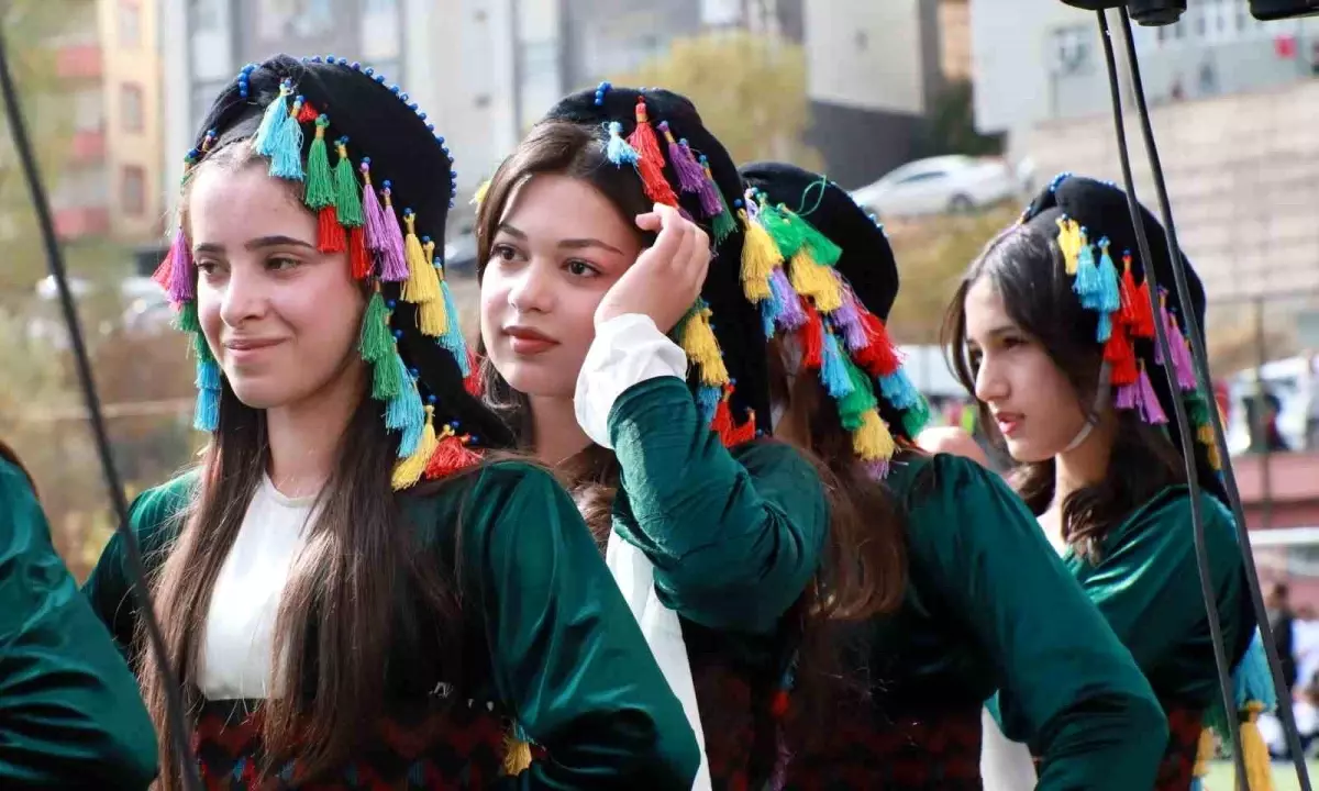 Hakkari\'de Coşkulu Cumhuriyet Bayramı Kutlaması