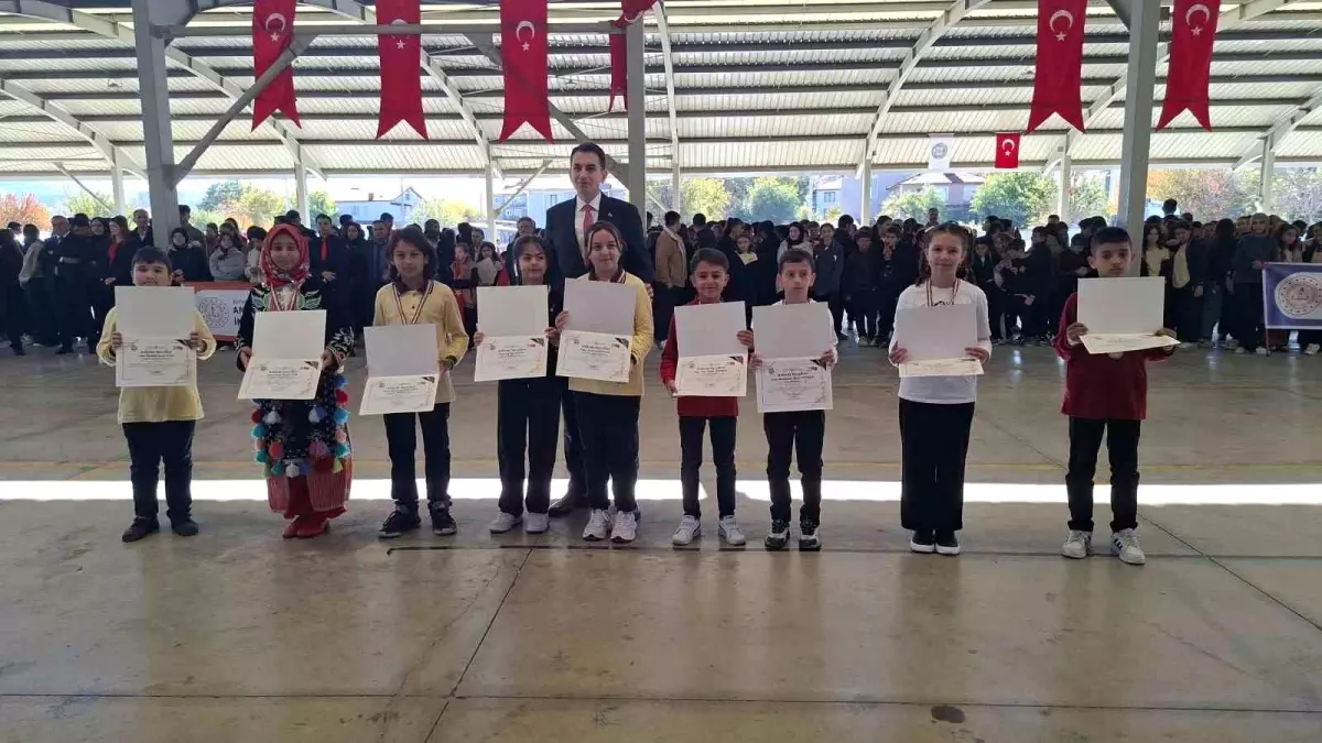 Hisarcık\'ta Cumhuriyet Bayramı Etkinliklerinde Ödül Töreni