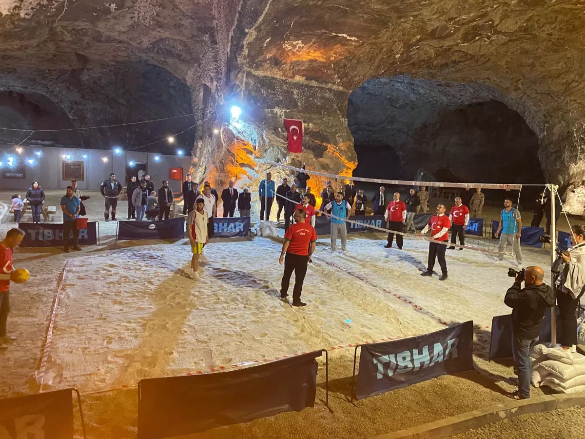 Cumhuriyet Bayramı\'nda Voleybol Turnuvası