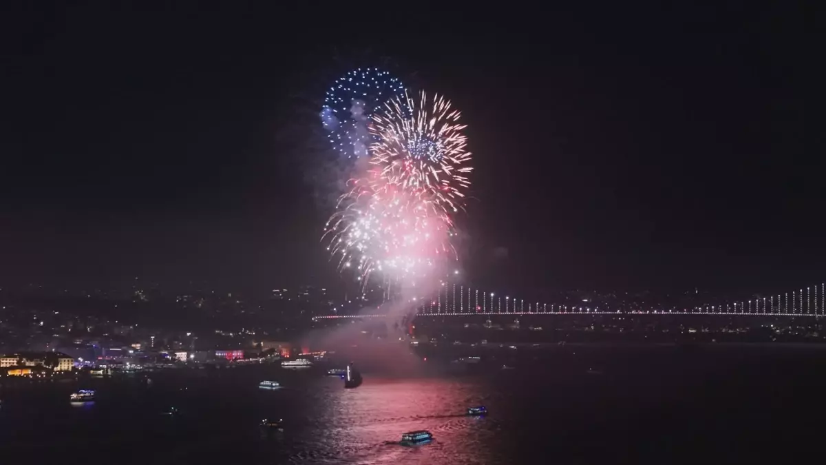 Boğaz\'da Cumhuriyet Bayramı Havai Fişek Gösterisi
